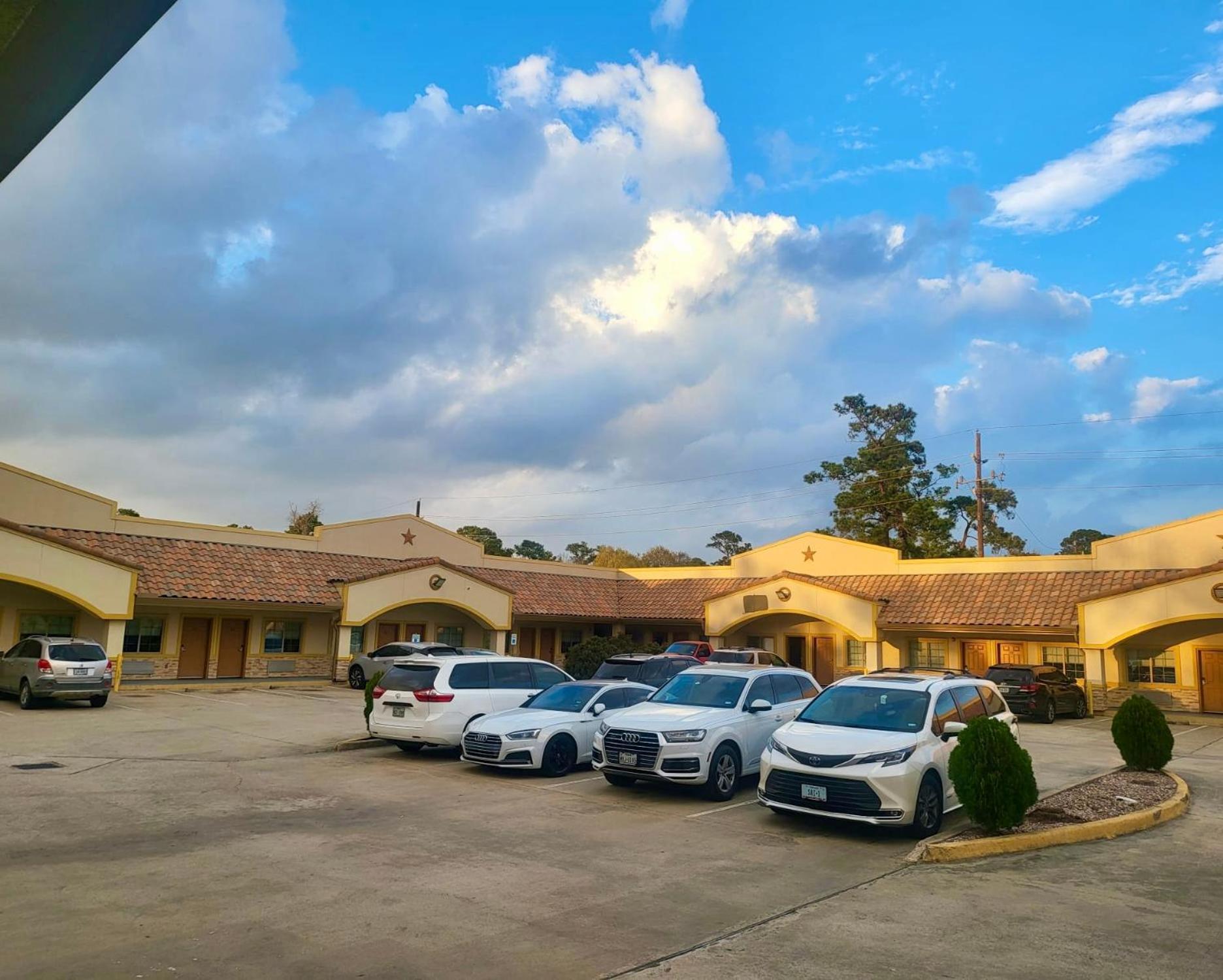 Crystal Inn Louetta Exterior photo