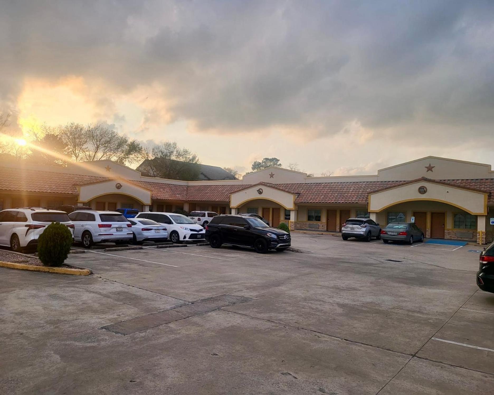 Crystal Inn Louetta Exterior photo